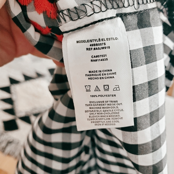 Plaid cold shoulder top - Picture 4 of 5